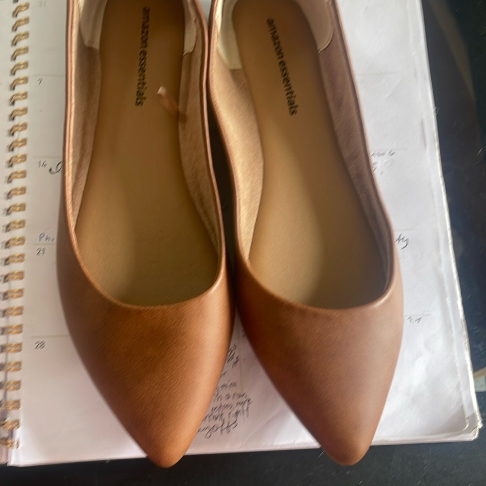 New Amazon essentials flat ladies shoes 6